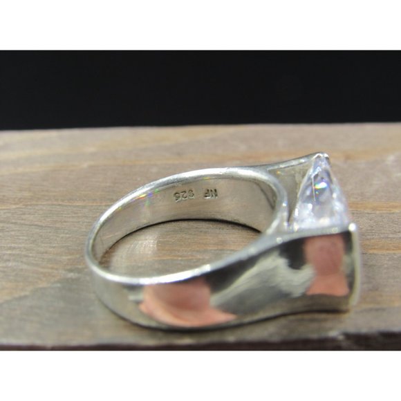 Size 8 Sterling Silver Brilliant Large Cubic Zirconia Gem Band Ring - Picture 5 of 8